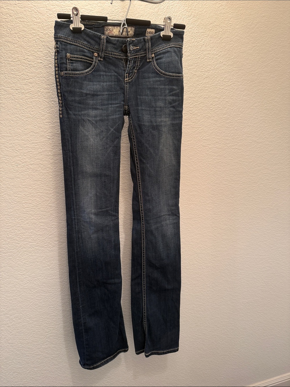 Buckle Women’s Boot Cut Jeans in Dark Blue Wash